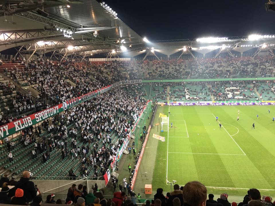 Les Ultras se préparent avant l'hymne. |­©Adrien Laëthier / Footballski