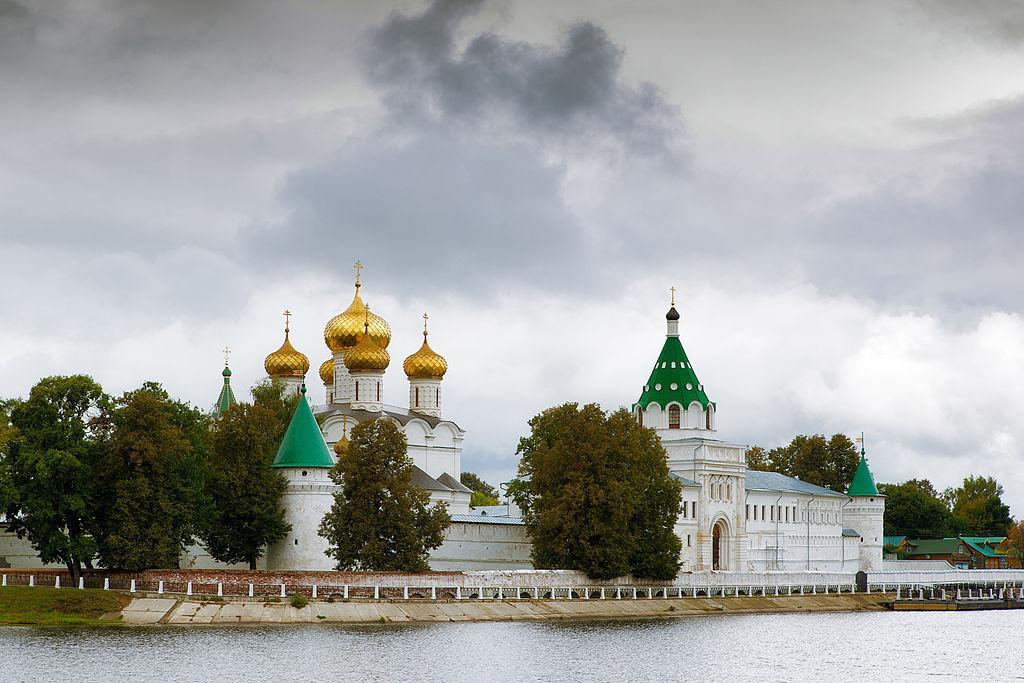Le monastère d'Ipatiev. / Anton Zelenov 