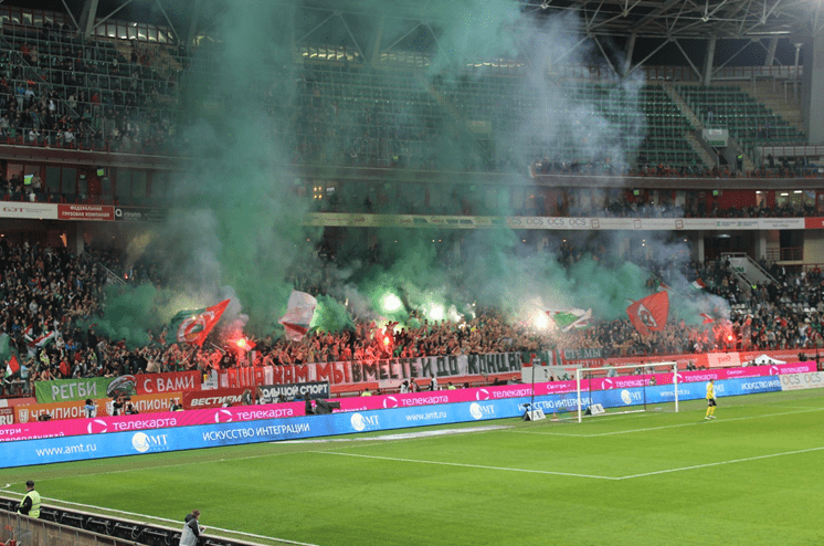 Les ultras du Loko font le spectacle | © Adrien Morvan / Footballski
