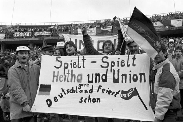  Des supporters du Hertha et de l'Union en 1990 ((c) Thomas Wattenberg/picture-alliance)